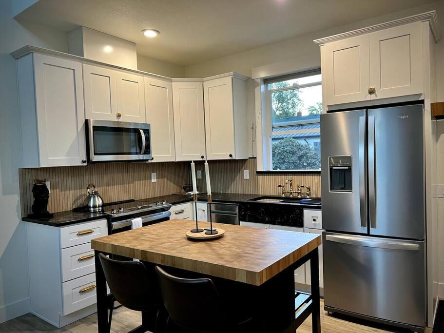 Brand New Custom Built Cottage In Downtown W/Pool! Salem Eksteriør bilde