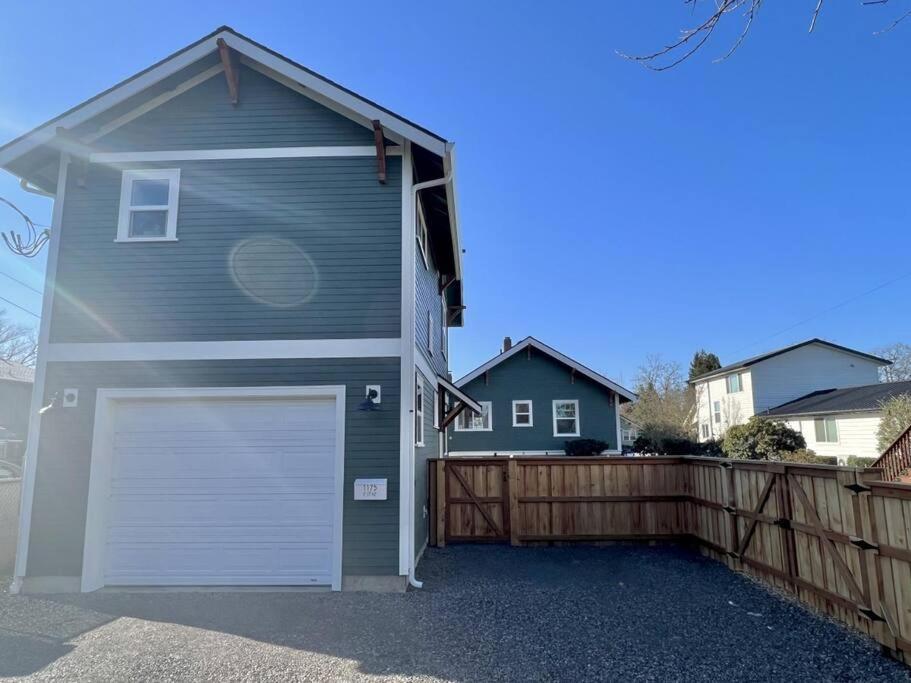 Brand New Custom Built Cottage In Downtown W/Pool! Salem Eksteriør bilde