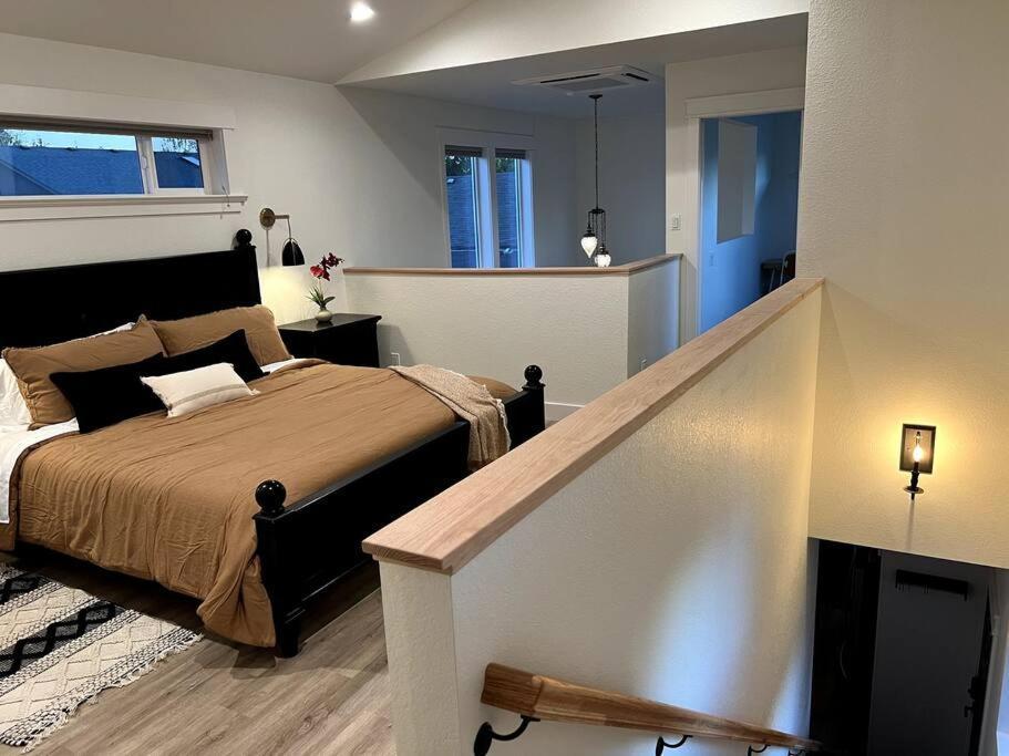 Brand New Custom Built Cottage In Downtown W/Pool! Salem Eksteriør bilde