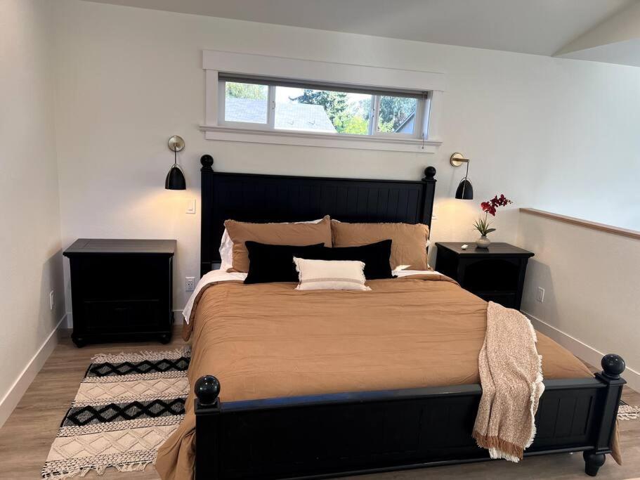 Brand New Custom Built Cottage In Downtown W/Pool! Salem Eksteriør bilde
